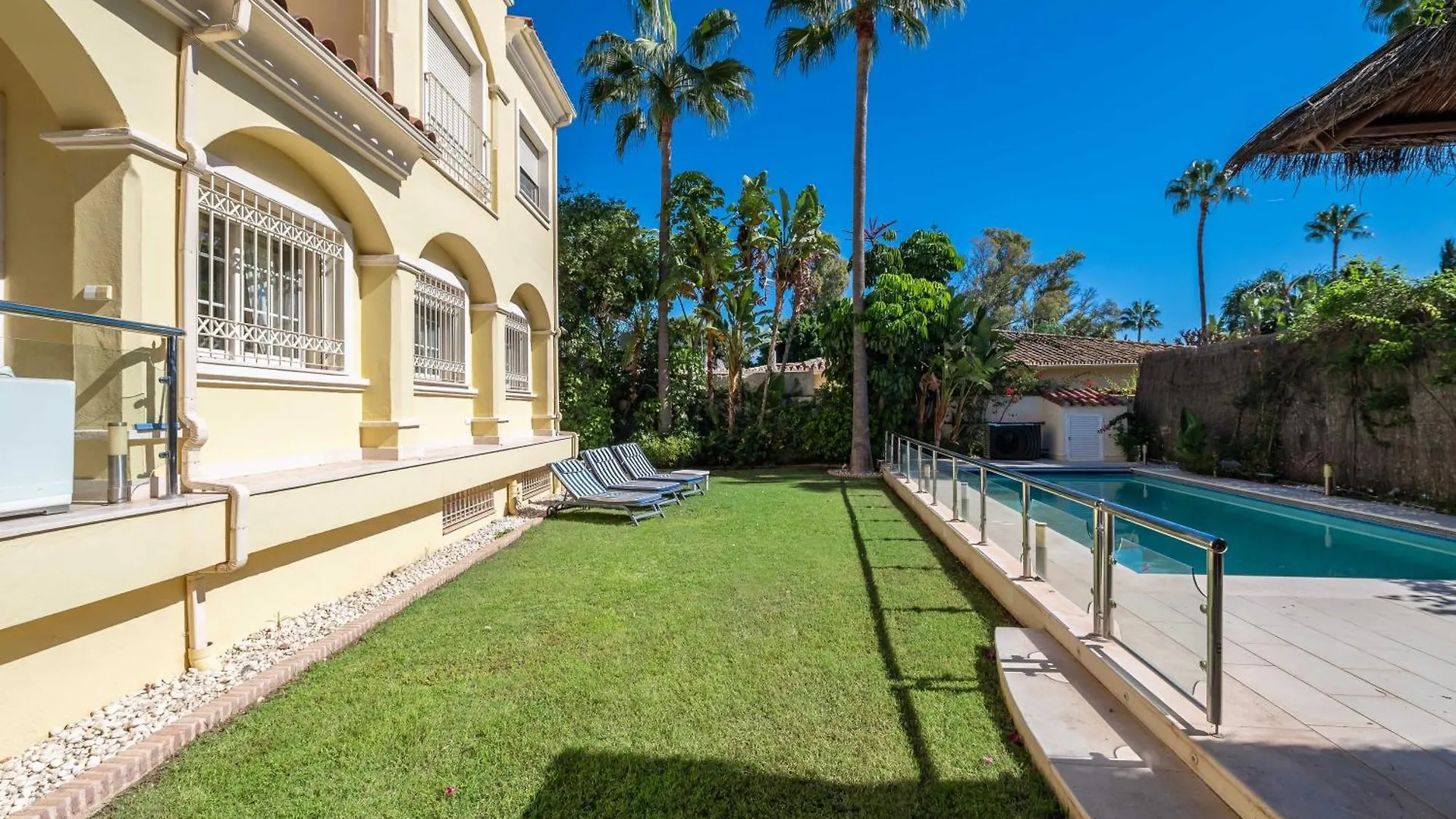 Villa Beachside Home With Heated Pool Marbella Spain